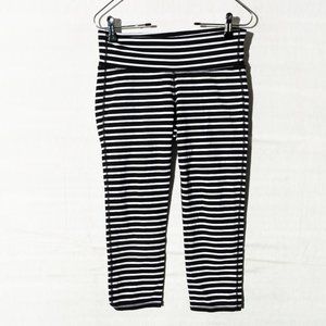 Athleta Chaturanga Capri Leggings Black And White Stripes Size Small